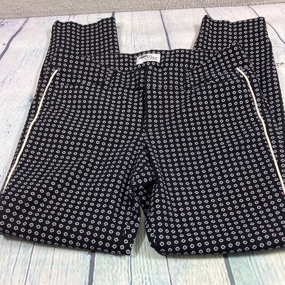 Old Navy Pants - Old Navy Black w Design White Side Stripe Skinny Ankle Pants Size 4